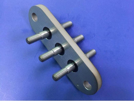 Hermetische Durchführung für 12-24V Klimakompressoren im Auto