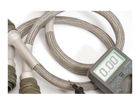 Geflechtschlauch zur elektromagnetischen Abschirmung