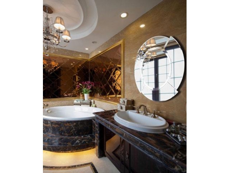 Runder Badspiegel mit Rahmen